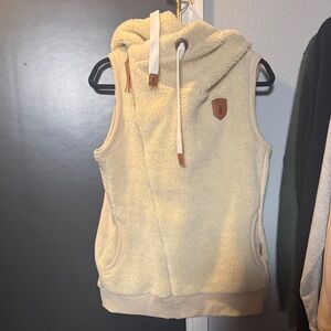 Wanakome Cream Fleece Vest